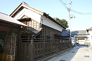 尾高屋 明治時代の米倉庫